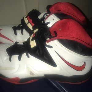 lebron soldier vii 7 white red black Ike zoom